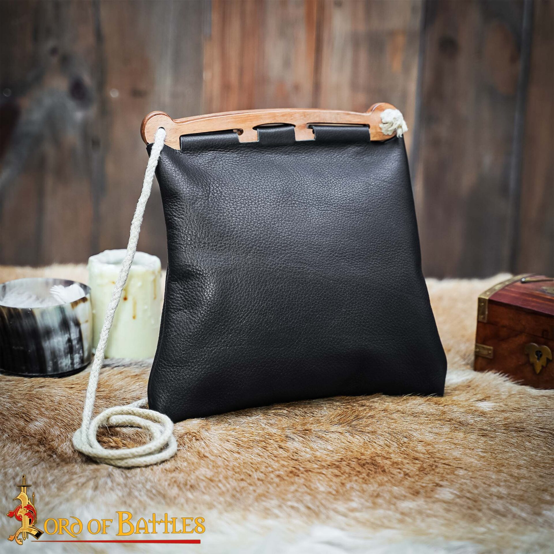 Bolso vikingo modelo Hedeby en cuero negro, hecho a mano