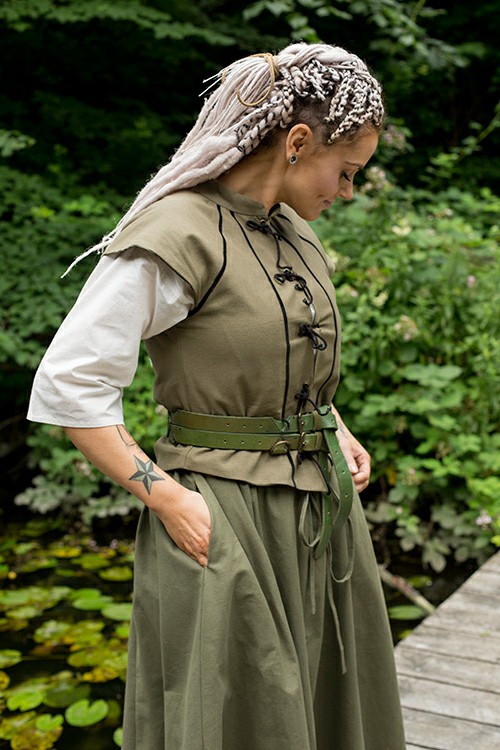 Medieval vest woman Tristan