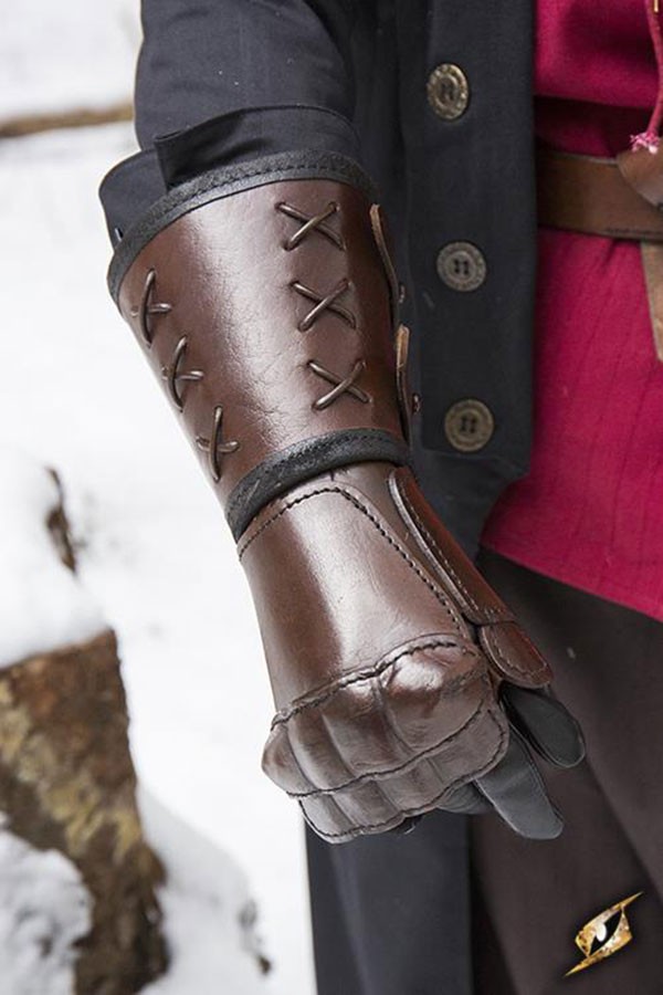 Leather gauntlet, right arm (1 pc.)