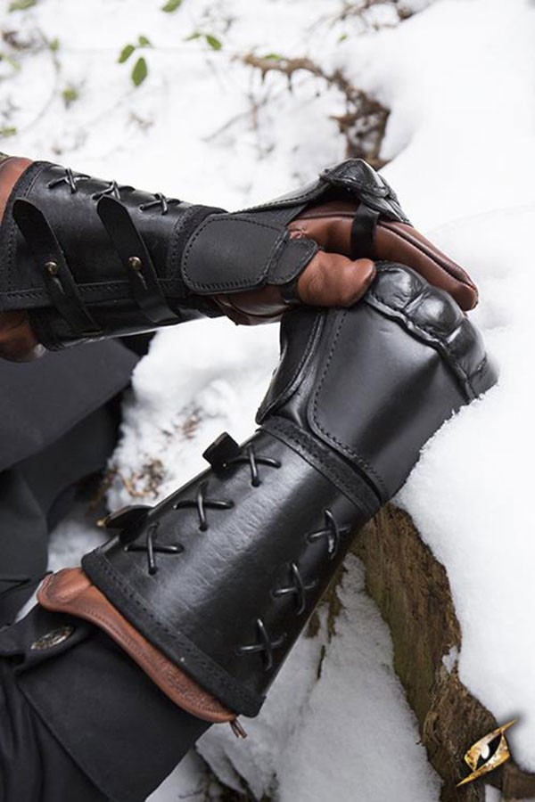 Leather gauntlet, left arm (1 ct.)