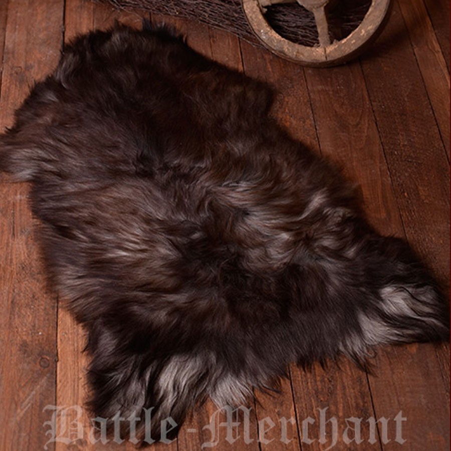 Natural mottled Nordic sheepskin, 110 cms.