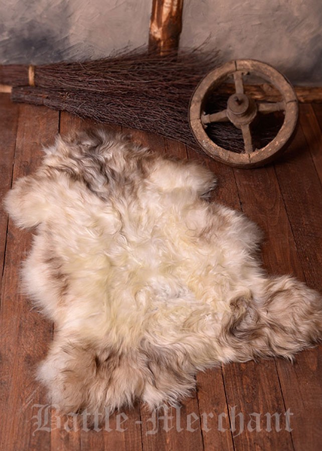Light colored Nordic sheepskin, 110 cms.