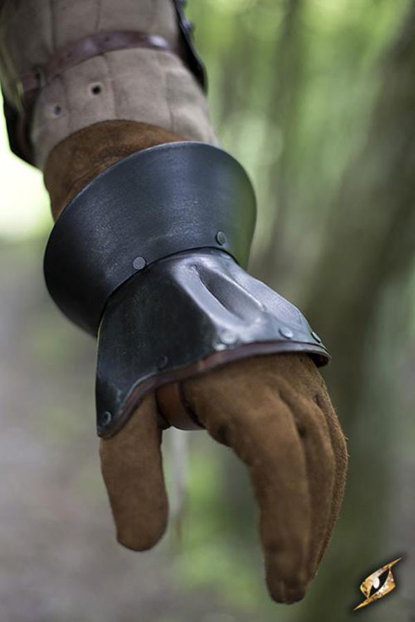 Simple medieval gauntlets, Dark Hourglass