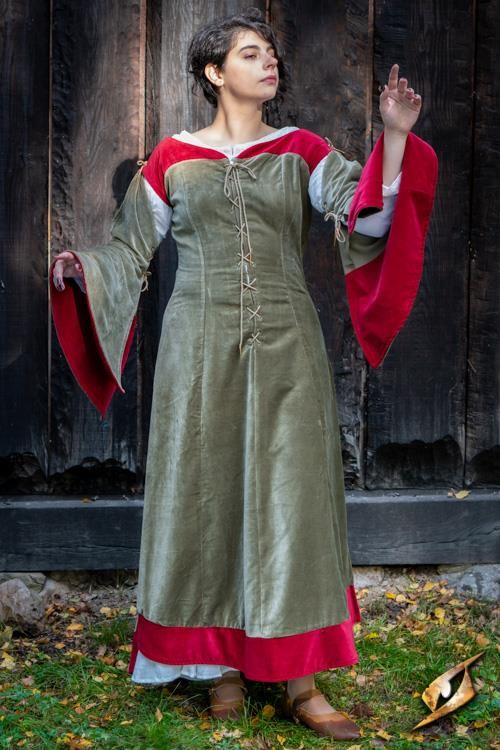 Queen Isobel medieval dress, green color
