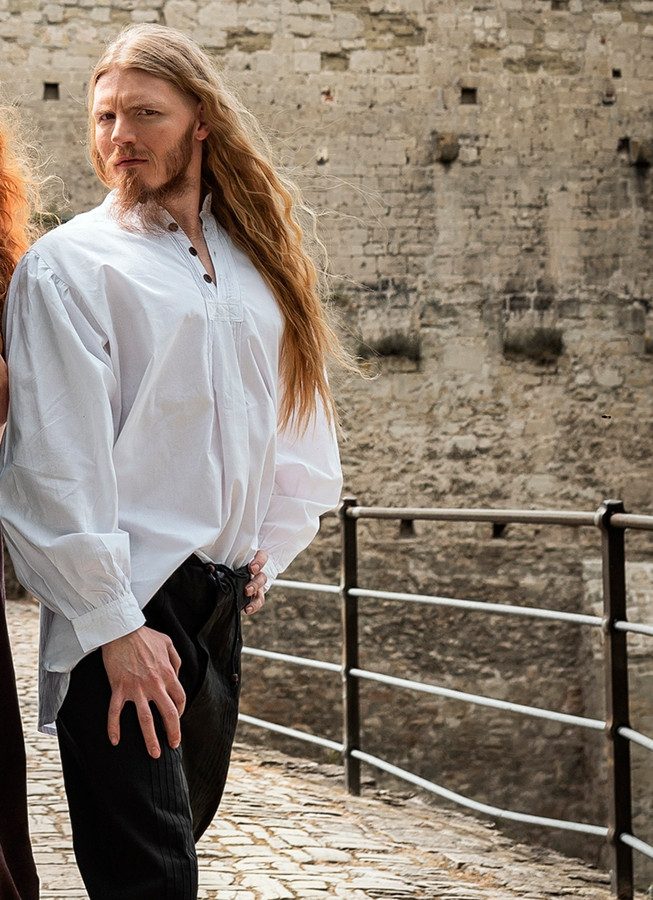 Oswald wide medieval shirt, white color
