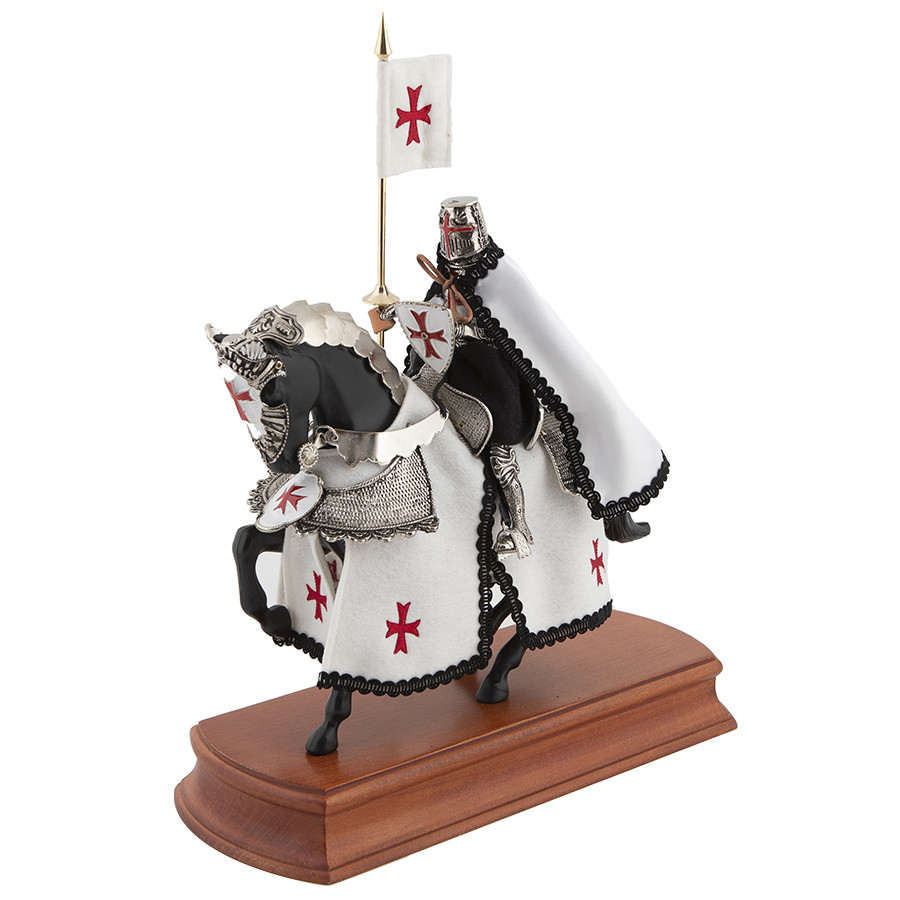 Armor on horseback with Knights Templar Banner, 35 x 35 cm.