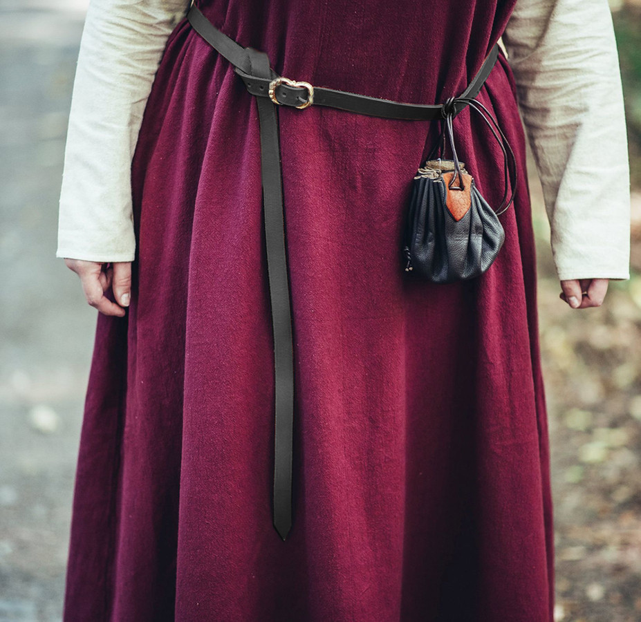 Narrow medieval leather belt, black color