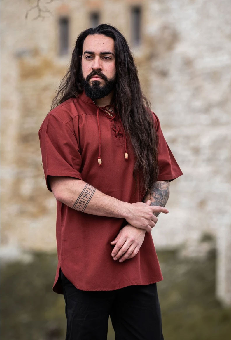 Medieval short-sleeved shirt with ties, red