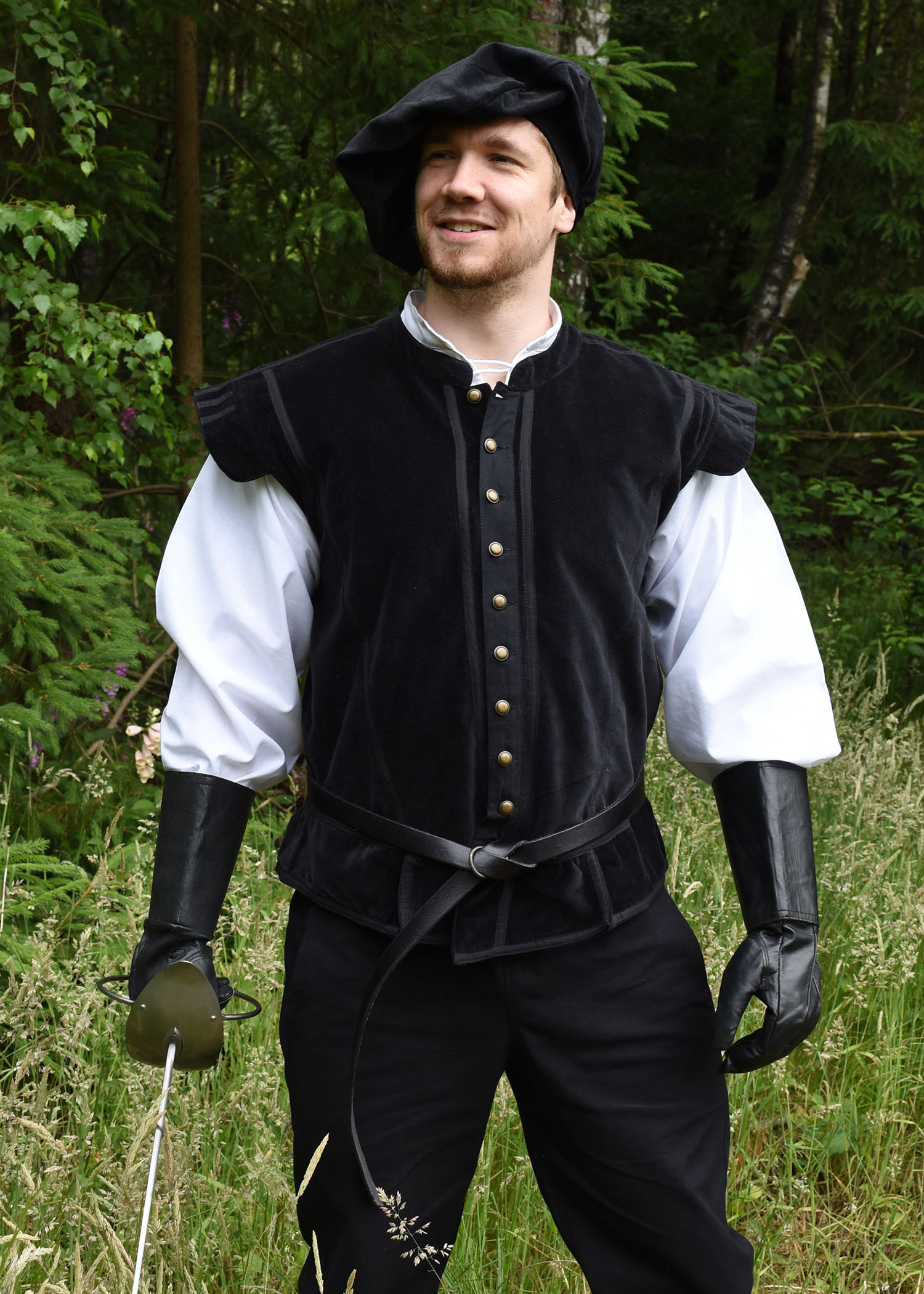 Víctor doublet in black velvet with buttons