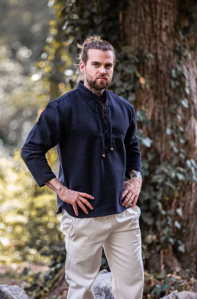 Thick medieval shirt with laces, black