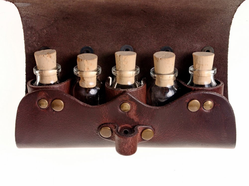 ?psc proxy image=1&product id=16207&image id=47064 - Medieval Bags: More Than an Accessory, a Journey Through History
