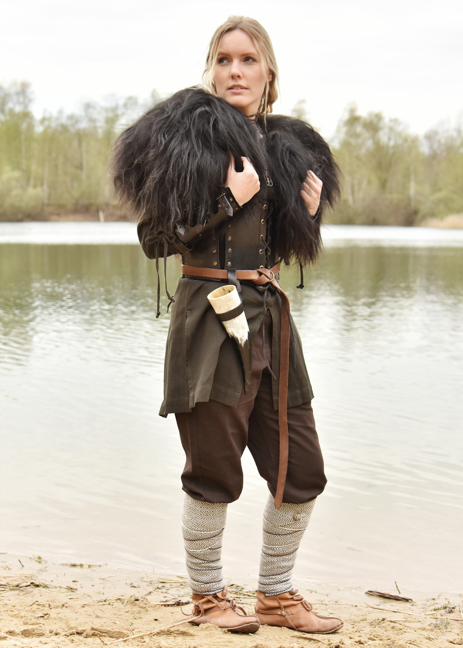 Nordic sheepskin for shoulders, black