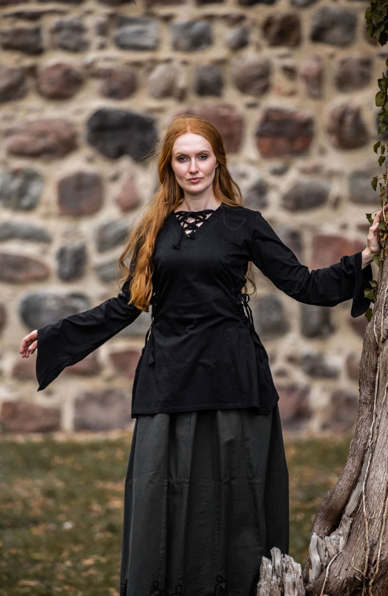 Medieval blouse Lea Black with hood