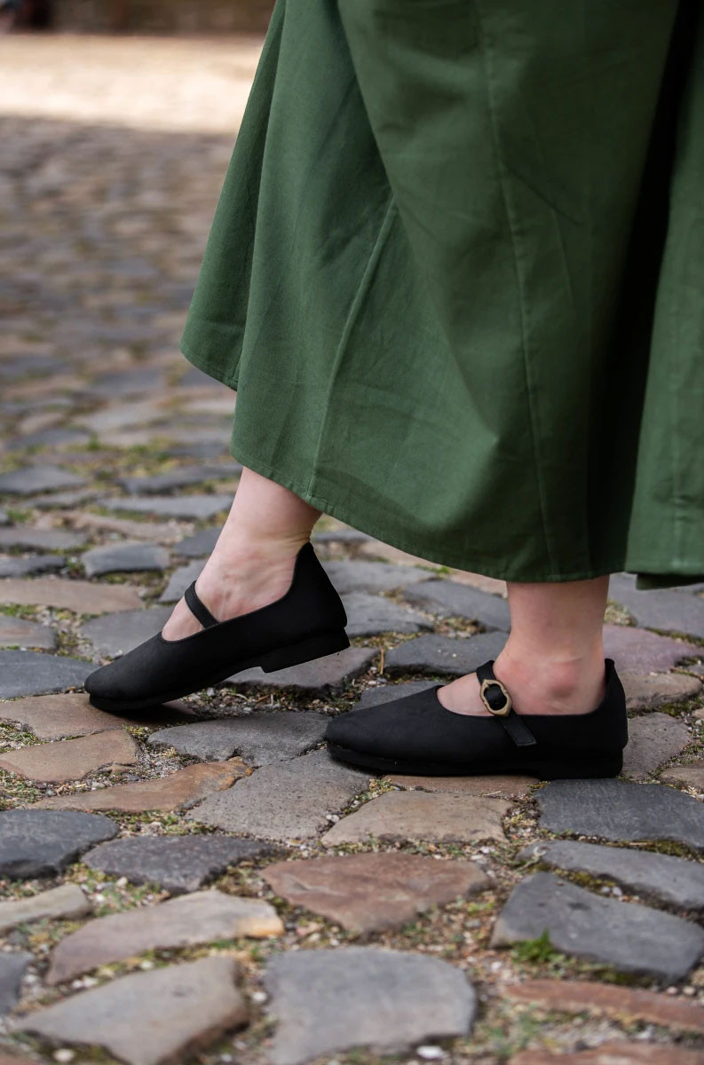 Black medieval shoes for ladies, Rieke