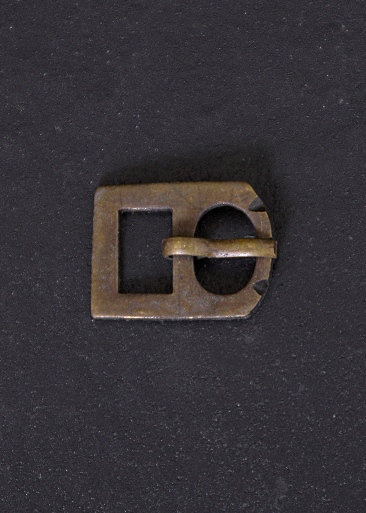 Medieval period belt buckle number 11, in brass