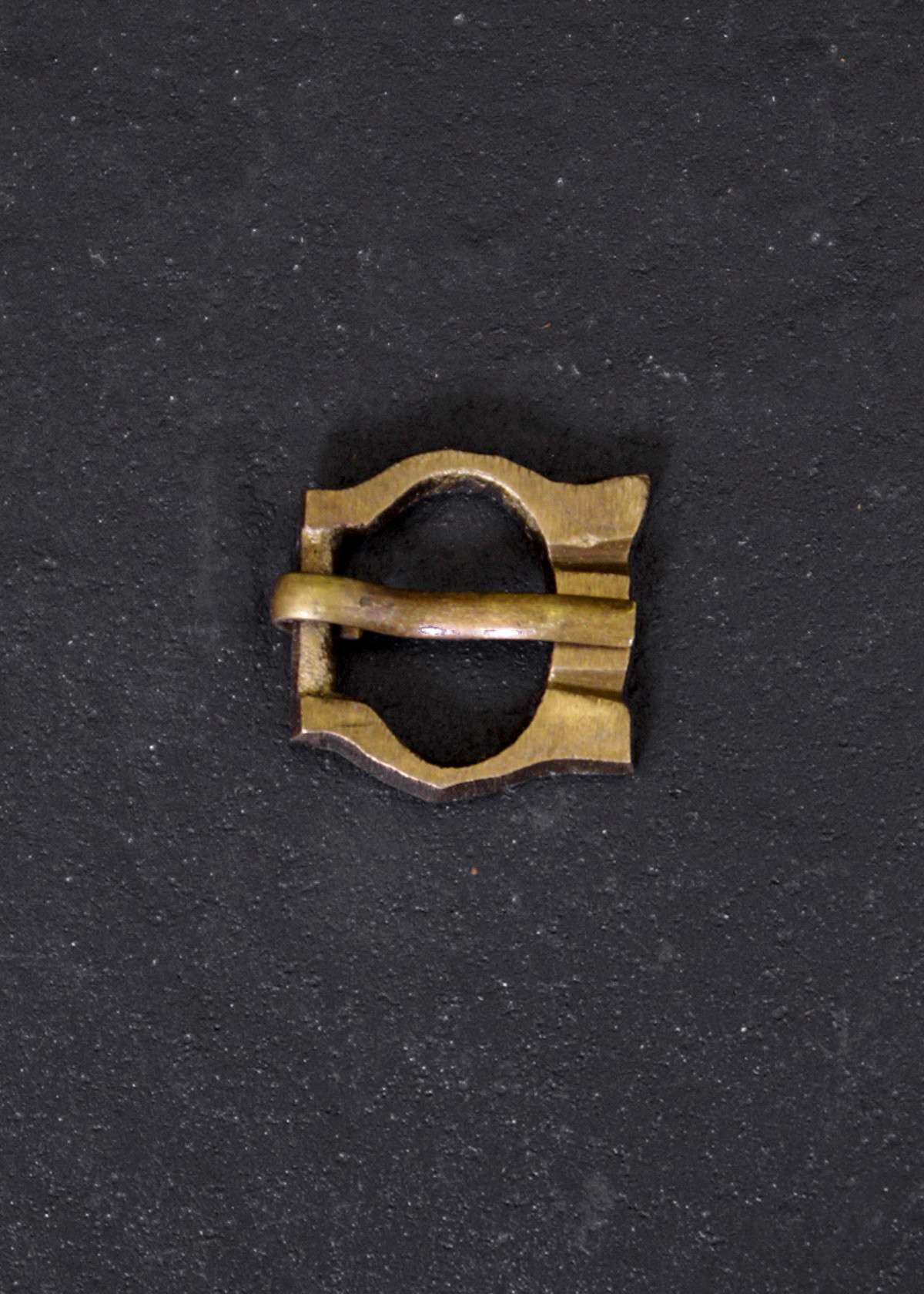 Medieval period belt buckle number 13, in brass