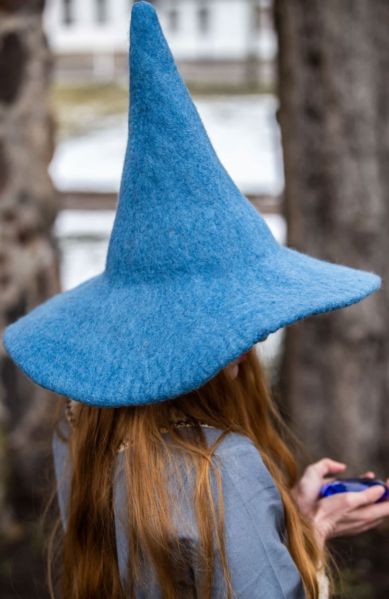 Agata model witch hat, light blue