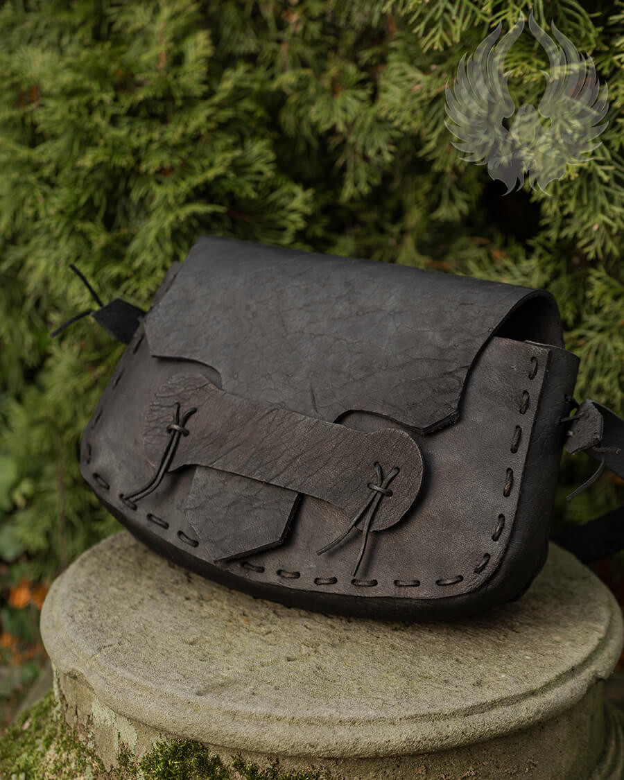 Meera shoulder bag in black (33x20 cm.)