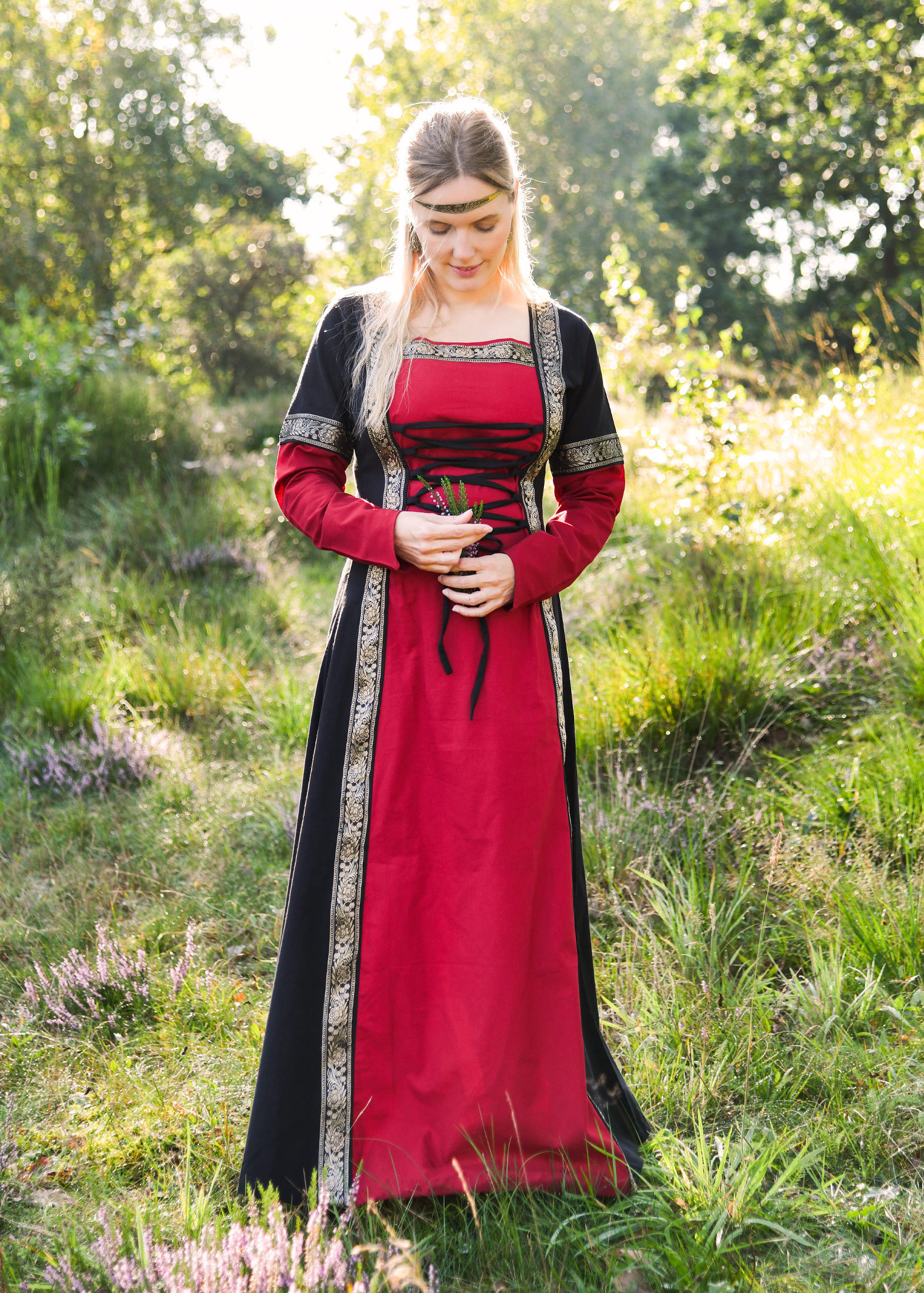 ?psc proxy image=1&product id=24629&image id=74782 - Medieval Women's Dresses: A Journey to Elegance and Status in the Middle Ages