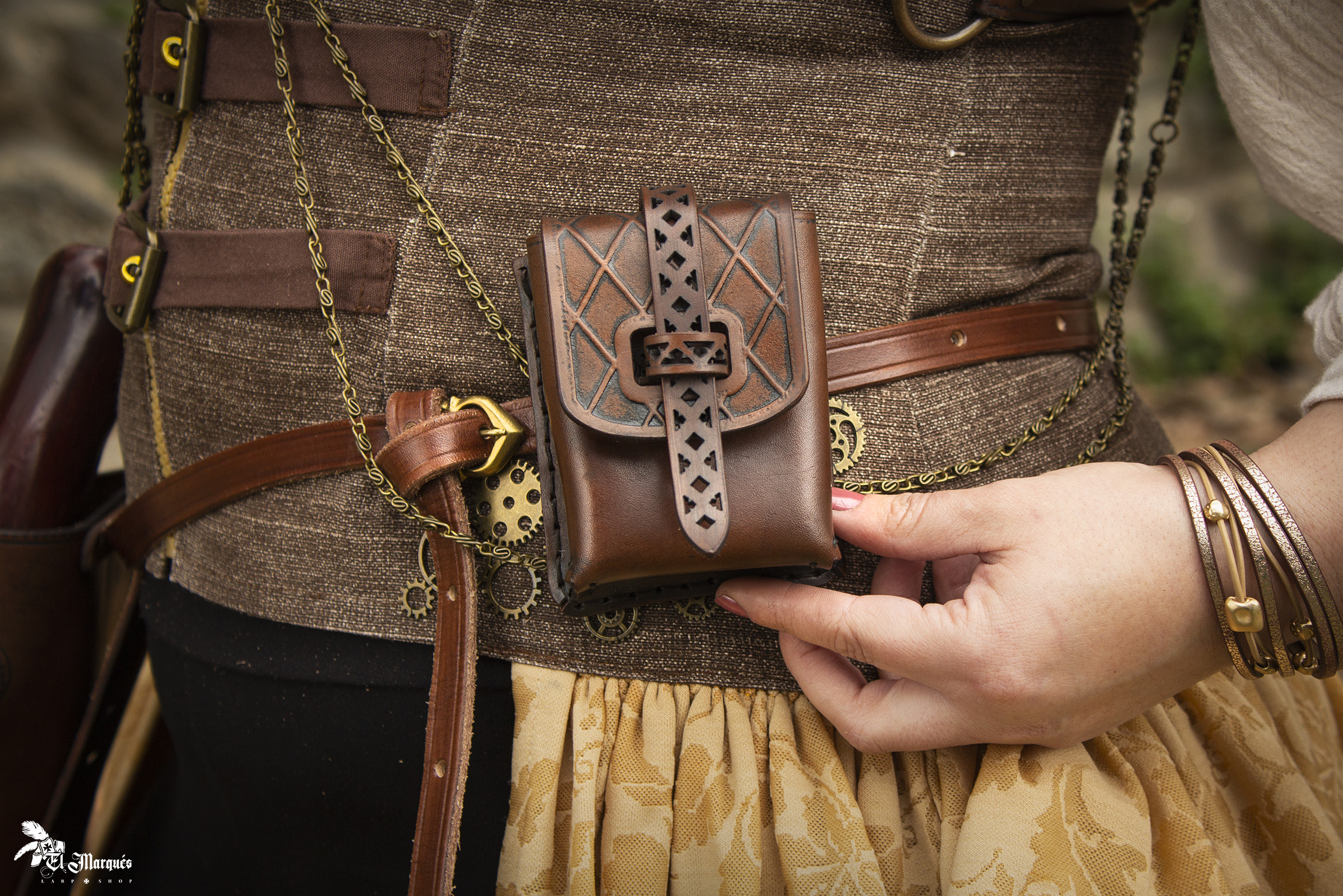 ?psc proxy image=1&product id=28710&image id=94420 - Medieval Bags: More Than an Accessory, a Journey Through History