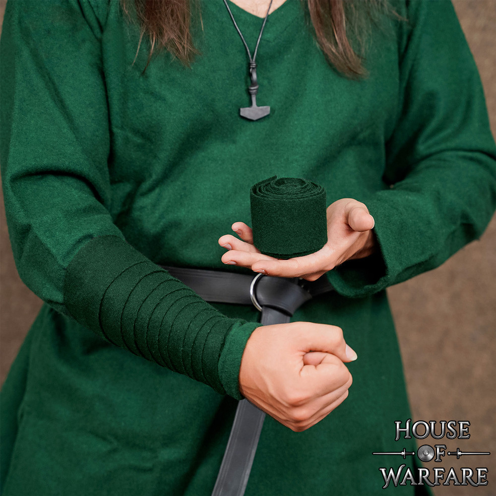 Viking bracelet in wool, green