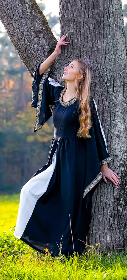 Nobility dress black white 1737822256 - Top 10 Best-Selling Medieval Dresses for Women in 2024: Discover Them!