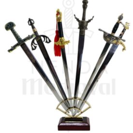 historical miniatures daggers swords and sabres for collectors 275x275 - Different decoration with beautiful medieval miniatures