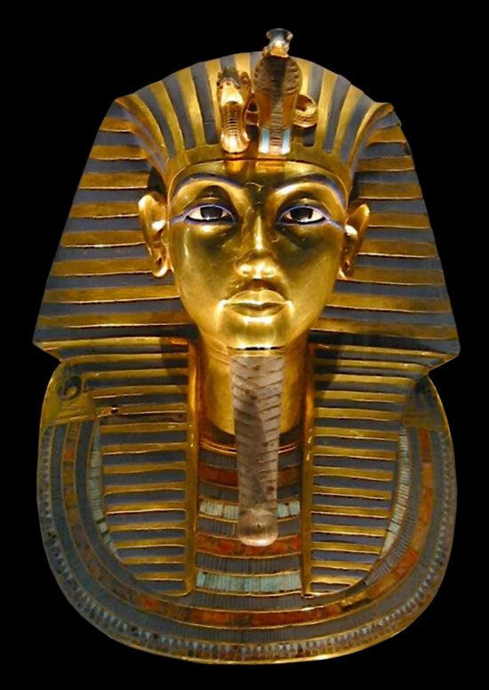 the golden death mask of the tutankhamun at the egyptian museum in cairo 1778843317898 - Khopesh: Tutankhamun's Child Pharaoh's Curved Sword